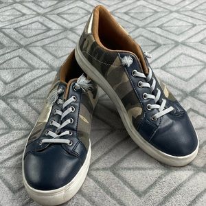 Jolimall camo fashion sneakers size 7